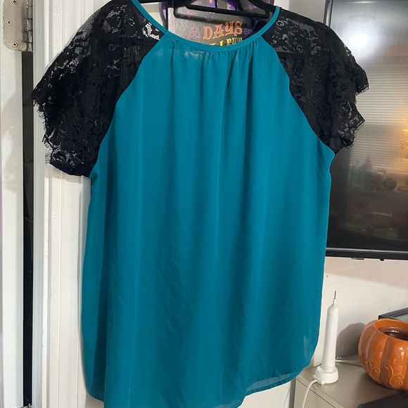 Torrid Blouse - Picture 2 of 5